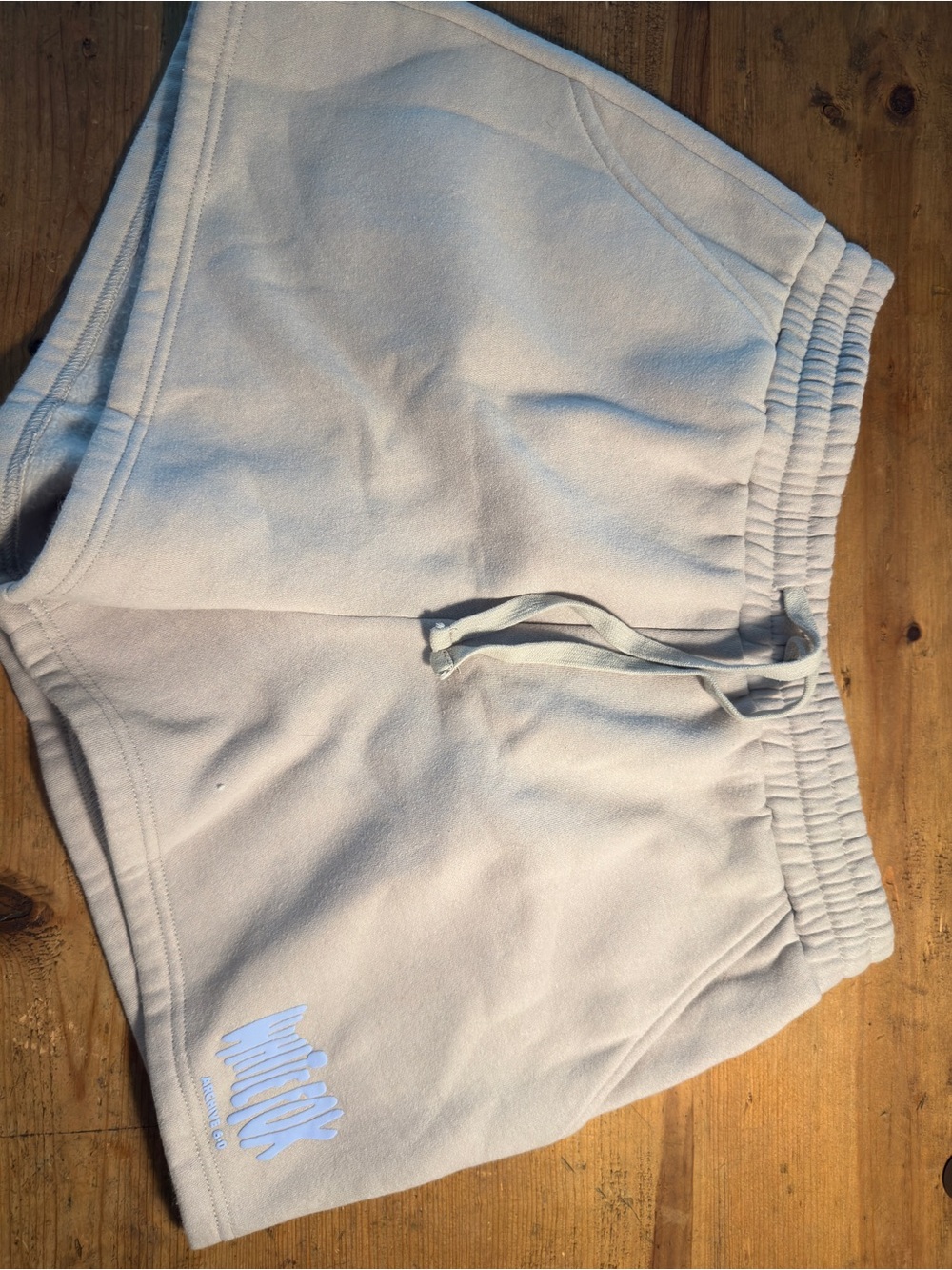 White Fox Graphic shorts medium